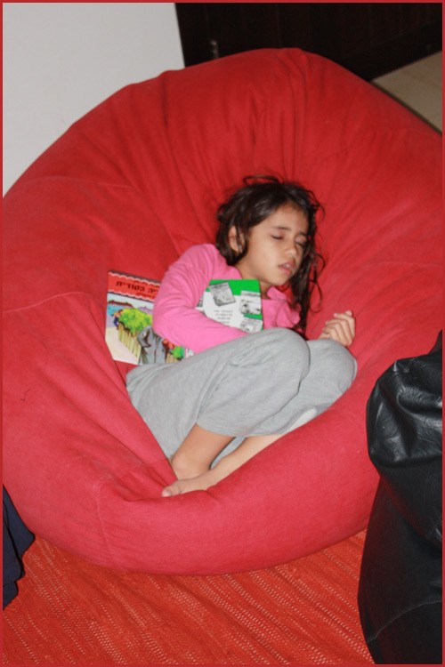 תמר בפוזה מוכרת של שינה - מרץ 2010